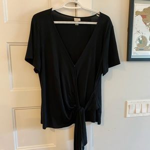 Black wrap tee with tie